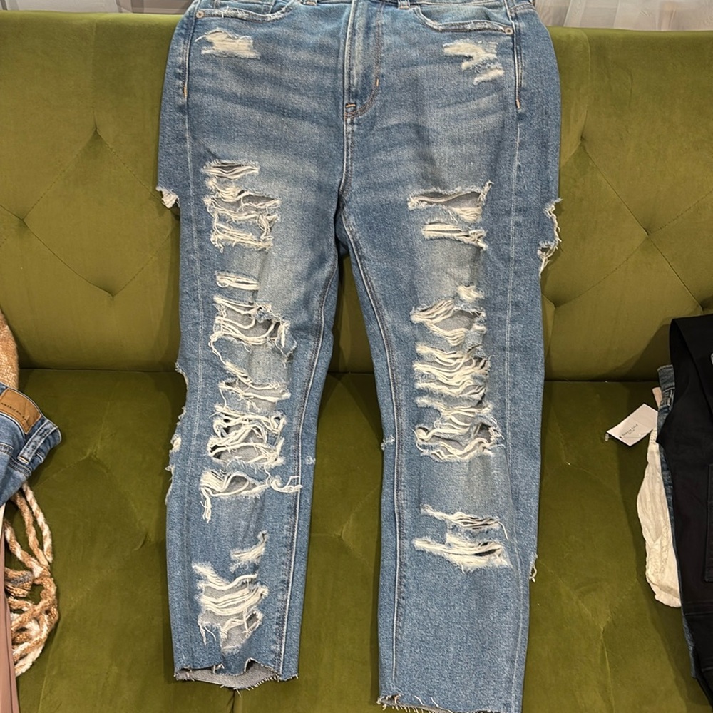 American Eagle. Heavily distressed. Stretch size 4